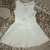 Стильне біле плаття Childrens Place для дівчинки 8 років в стані нового. Оригінал