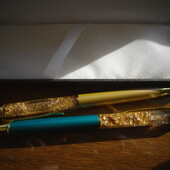 Подарочная ручка -поворотка с блестками в футляре Josef Otten. В лоте 1 на выбор