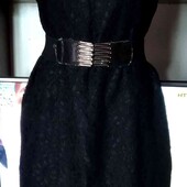 Дуже гарна та нарядна  чорна сукня.