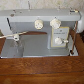 Бытовая швейная машинка чайка 142м ссср с ножным приводом