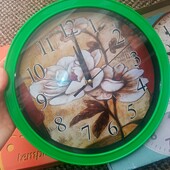 Годинник настінний зелений з малюнком