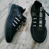 Фирменные кроссовки черные р39 25 см