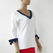 Стильна трикотажна біла кофта кофта.