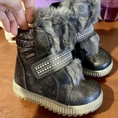Шикарні зимові черевички для принцеси