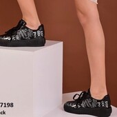 Моднячі яскраві кросівки з екошкіри підошва піна ,дуже зручні