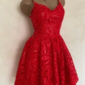 Шикарна червона сукня для особливої події