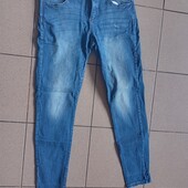 Чудові завужені джинси, р.40-42евро