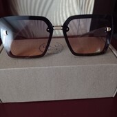 Стильні сонцезахисні окуляри Dior!