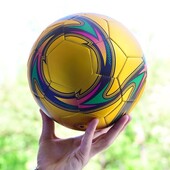 Яскравий футбольний м'яч. Пакистан