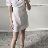 новое белоснежное платье с пышными рукавами