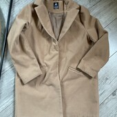 Класне бежеве пальто модель як піджак на кнопках