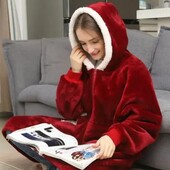 Женская домашняя пижама толстовка Huggle Hoodie с капюшоном-оверсайз в цвете бордо.