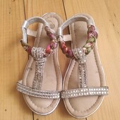 Класні босоніжки
