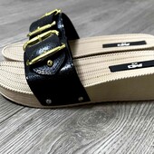 Шльопанці жіночі