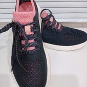 Дуже класні, легкі Crocs. Орігінал. Розмір 10, устілка до 27 см