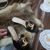 Мягкие и очень комфортные шлепки на небольшом каблуке