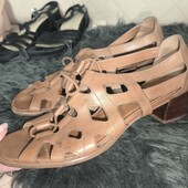 Clarks, uk7 D, 40p босоніжки на шнурівці з натуральної шкіри