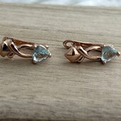 Новинка!!!Красивейшие позолоченые серьги с камнем Топаз , высота 1,7см/0.5см