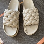 Шльопки від H&M!