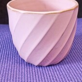 Розовый керамический цветочный горшок