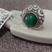 Яскрава масивна каблучка з улекситом 17,5 розмір