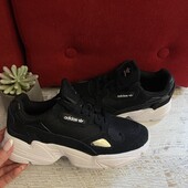 Adidas,оригінал,із натуральної замші і текстилю,розмір 37 1/3,устілка 24