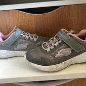 Легенькі кросівки Skechers 28,5 р 18 см в доброму стані