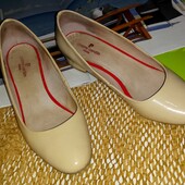 Женская / подростковая обувь Кожаные лаковые туфли на каблуке Pierre Cardin размер 37,5