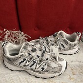 Adidas,оригінал,із натуральної шкіри і текстилю,розмір 43,устілка 27,5.Маломірять