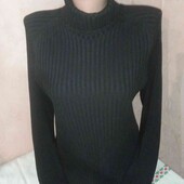 Фірмовий светрик-гольф, розмір М