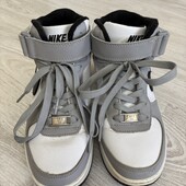 Теплі кросівки Nike Air, стильні та якісні. Розмір 36, стелька 23,5см.