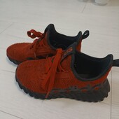 Кросівки adidas в розмірі 33