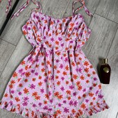 Ну дуже гарний комбінезон у квіти рюші