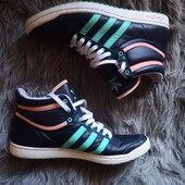 Фірмові кроссовки Adidas