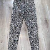 В ідеальному стані штанці лосини з шкірозамінника розмір М.