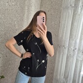 Чорна футболка в класний принт, відмінний стан ❤️