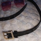 Чорний пасок з прямокутною пряжкою