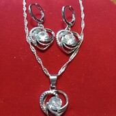 Шикарные серебряные серьги с крупным фианитом.Проба 925.