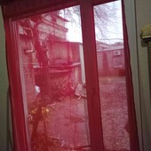тюль ктемно красного цвета.