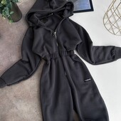 Зручний теплий комбінезон по сезону. З капюшоном та кармашками, на змійці.