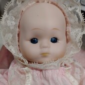 Винтажная красивая коллекционная фарфоровая кукла с аксессуарами