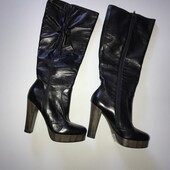 Повністю шкіряне демісезонне взуття, устілка 24,5 см виробник італія. без коробки