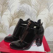 Шикарні лакові ботильйони