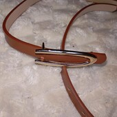 Коричньовий пасок з овальною пряжкою