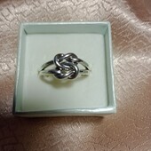 Стильное серебряное изящное кольцо .Серебро 925 пр.