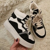 Стильні зручні кросівки з екошкіри на хутрі ,якість супер