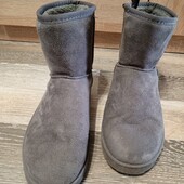 Уггі з хутром сірографітового кольору 37р 23,3