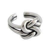 Стильное серебряное изящное кольцо .Серебро 925 пр.