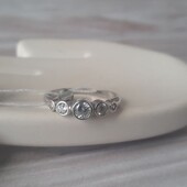 Срібна каблучка з фіанітами 16.5 розмір