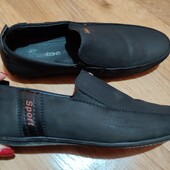 Чоботи чи Туфлі спортивного стилю унісекс в гарному стані